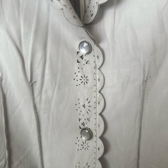 Leather laser cut detail bone color jacket snap closure with pockets - Picture 10 of 15